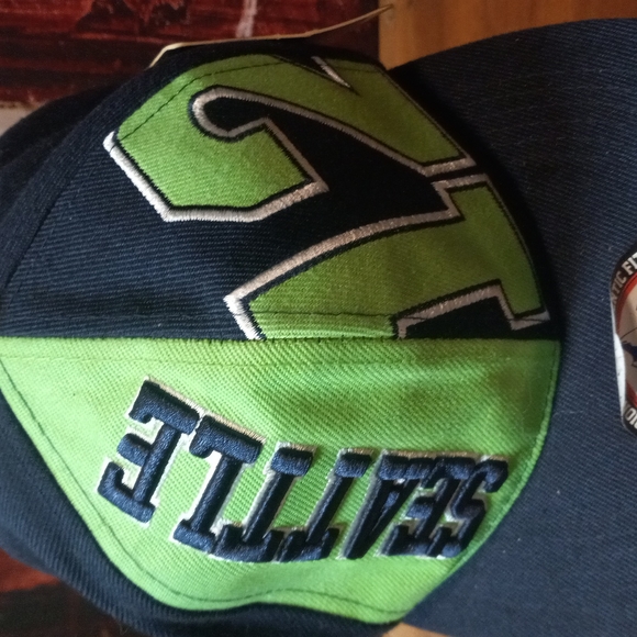 H-4 Seattle 12th man Seahawks ball cap - Picture 3 of 6